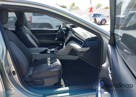 2020 Toyota Camry Le z USA, uszkodzony, nr VIN 4T1C11AK4LU400068